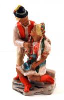 Szécsi Jolán: Lakodalmas pár, kézzel festett, mázas kerámia, jelzett, ragasztott fej, m:22 cm, h:15 ...