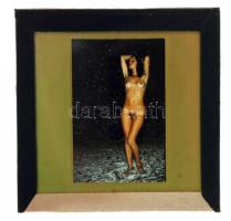 cca 1960 Finoman erotikus vetíthető diapozitív fotótétel, 13 db színes leica diapozitív felvétel üve...