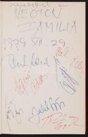 Vegyes aláírás tétel: albumban gyűjtött aláírások, cca 30db, elsősorban olyan magyar művészektől, mi...