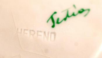 Herendi mokkás csésze és alj 2 db, egyik aljon hajszálrepedéssel, kézzel festett, jelzett (Tertia)