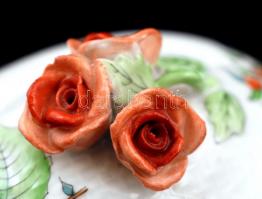 Herendi csipkebogyó mintás füles bonbonier, kézzel festett, jelzett, apró lepattanás a rózsán