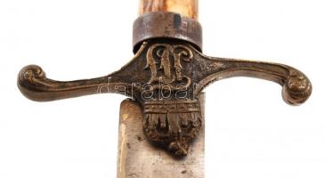 Csont markolatú díszkard, éles heggyel, monogrammal és a Szent Koronával díszített fém keresztvassal...