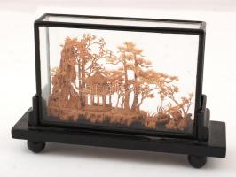 Vietnámi parafa házikó, üveg vitrinben, m:12 cm h:20 cm