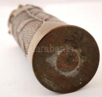 Ágyúhüvelyből készített váza, poncolt, réz, jelzett, m:26,5 cm