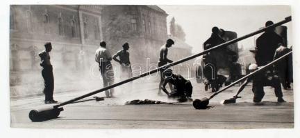 cca 1960 Dr. Kosztolányi Gyula (Szeged): Aszfaltozók, feliratozott vintage fotóművészeti alkotás, 17x40 cm