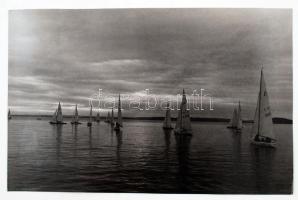 cca 1970 Balásy Pál: Ébredő Balaton, feliratozott vintage fotóművészeti alkotás, 26x40 cm
