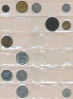 241db-os magyar és külföldi fémpénz gyűjtemény érmetartó albumban, benne római érmék, krajcárok, job...