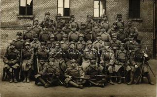 Military WWI, soldiers group photo (gluemark)