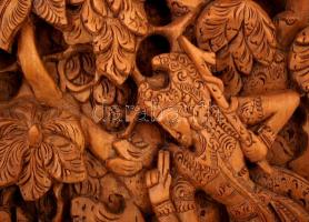 Gazdagon faragott, indiai fa táblakép, 54x35cm