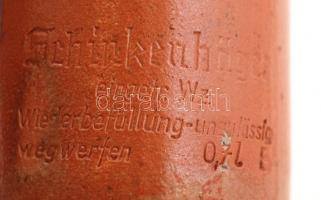 Schinkenhäger Sómázas kőagyag korsó, jelzett, apró kopásnyomokkal, felületén régi reklámatricával, m...