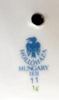 2 db díszes Hollóházi porcelán gyertyatartó, kézzel festett, jelzett, kopásnyomokkal, m: 19,5 cm