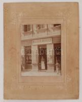 cca 1900 Bauman Károly mészáros, hentes üzlete bejáratánál, kartonra kasírozott fotó, 12x14 cm, karton 22x28 cm