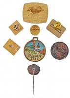 8db vegyes külföldi jelvény, közte Ausztria ~1930-1940. "Mariazell" festett fém jelvény fo...