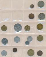 91db-os vegyes fémpénz gyűjtemény érmetartó albumban, benne indiai, izraeli, német replikákkal, érde...