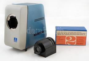 Diavetítő gép, kis hiánnyal + orosz kézi dianézegető (filmoszkóp), különféle diákkal (9 db), saját dobozában