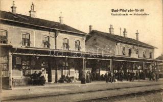 Pöstyénfürdő, Vasútállomás; kaidja Donáth Lipót versenyáruháza 'Hadikórház Pöstyénfürdő' bélyegzéssel / Bahnstation / railway station