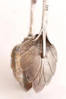 cca 1850 Gazdagon díszített levélmotívumos ezüst (Ag.) antik cukorfogó, mesterjeggyel, h: 15 cm, net...