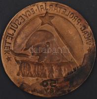Olcsai Kiss Zoltán (1895-1981): "Világ proletárjai egyesüljetek, 50 év" feliratú réz plake...
