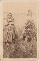 Russische Typen, Bei der Ernte / Russian folklore, peasant woman, harvest