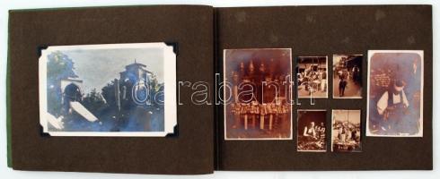 cca 1940-1950 Életképek Szarajevóból, fotóalbum, 45 képpel, 4,5x3,5 és 14x9 cm közötti méretekben /
...