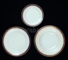 Antik Zsolnay hiányos étkészlet, jelzett (Ifj Grünwald Mór részére), matricás, egy tányéron hajszálr...