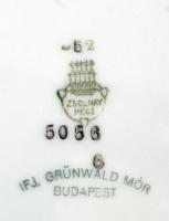 Antik Zsolnay hiányos étkészlet, jelzett (Ifj Grünwald Mór részére), matricás, egy tányéron hajszálr...