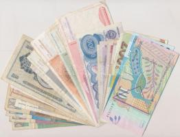 29db-os vegyes modern külföldi bankjegy tétel, közte Macedónia (1db), Szerbia (1db), Szlovénia (5db)...