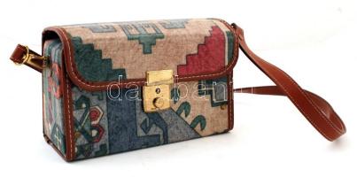 Női retró uzsonnás táska, 22x14x9 cm