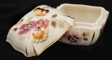 Zsolnay kézzel festett pillangó mintás ékszertartó doboz, hibátlan, jelzett, / Handpainted Zsolnay c...