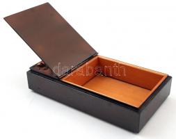 Kagylómintával díszített réz zenélő doboz, működőképes állapotban, 20x11x4 cm