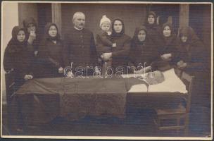 cca 1930 Búcsuztatás, fotólap, 13x9 cm / Post mortem photo