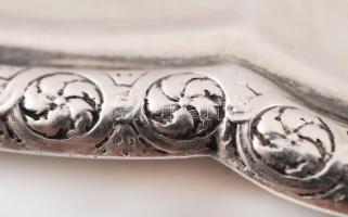 Ezüst (Ag.) tálca, jelzett, karcolt, perem díszítés fém, bruttó:776 g, d:33 cm