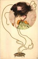 Art Nouveau postcard, unknown publisher's series no. 253 s: Raphael Kirchner