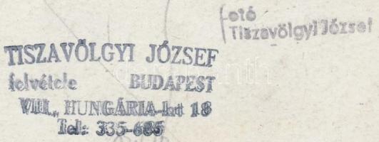 cca 1946 Tiszavölgyi József: Tisztítják a Duna medrét, a háttérben a régi Erzsébet híd maradványa a ...