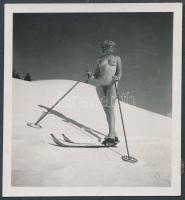 cca 1935 Dr. Csörgeő Tibor (1896-1968): Szolárium fent a hegyen, jelzés nélküli vintage fotó a szerző hagyatékából, 6x5,5 cm