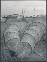 cca 1975 Magyar Alfréd: Hálók, feliratozott vintage fotóművészeti alkotás, 24x18 cm