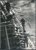 cca 1970 Zsigri Oszkár: Zsaluzók, jelzés nélküli vintage fotóművészeti alkotás a szerző hagyatékából...