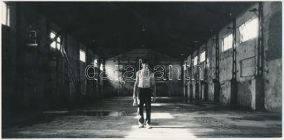 cca 1980 Tukora Gábor: Cím nélkül, feliratozott vintage fotóművészeti alkotás, 12x24 cm