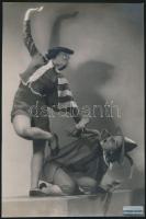 cca 1935 Leichtner Erzsébet vintage fotója Szentpál Olga tánccsoportjának tagjairól, matricával jelzett, 24x16 cm