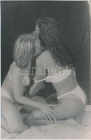 cca 1980 Ha a fiúk folyton meccset néznek, így járnak…, 4 db finoman erotikus fénykép, 9x1...