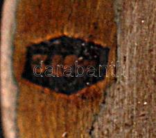 Ezüst(Ag) peremű bordó ólomkristály hamutartó, apró csorbákkal, jelzett, d: 10 cm, m: 4,5 cm