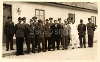 Esztergom, Magyar Fővámhivatal, vámőrség csoportkép / group photo