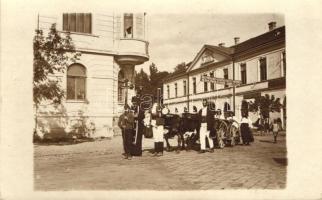 Beszterce, Kórház utca, ökrös szekér, Csákány Jakab üzlete / street, ox cart, shop, photo