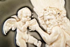 Schütz Cilli: Erdőn játszadozó faun és puttó, mázas kerámia dísz falitányér párban, jelzett, egyiken...