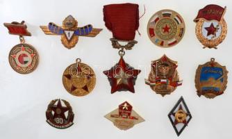 11db-os vegyes szocialista jelvény tétel, főleg militária témában, közte 1975. "Díszszemle 1945-1975" zománcozott fém jelvény, Szovjetunió DN "Gárda" zománcozott fém jelvény T:vegyes 11pcs of various socialist badges, mostly military types, including Hungary 1975. "Military Parade 1945-1975" enamelled metal badge, Soviet Union ND "Guard" enamelled metal badge C:mixed