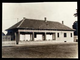 1944 Muraszombat, a Mura SE egyesületi háza, nagyméretű fotó, hátulján feliratozva, 30×40 cm /  1944 Murska Sobota/Oisnitz, the club-house of the Mura Sport Club, photo, with inscription on its back, 30×40 cm