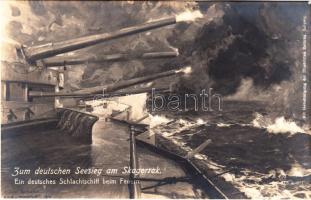 Ein deutsches schlachtschiff beim Feuern / German battleship, SMS Markgraf 1916