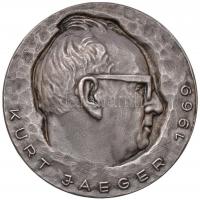 NSZK 1969. "Kurt Jaeger numizmatikus 60 éves" jelzett Ag emlékérem. Szign.: Franz Dákay (58.77/0.999/50mm) T:2 FRG 1969. "60th birthday of the numismatist Kurt Jaeger" marked Ag medallion. Sign.: Franz Dákay (58.77/0.999/50mm) C:XF