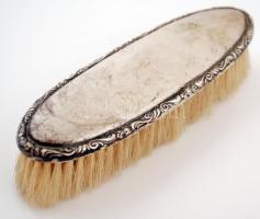 Ezüst (Ag.) kézitükör, ezüst (Ag.) hajkefe és ruhakefe, jelzettek, bruttó:512 g, 27×14 cm, h:23 és 1...