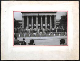 1948 Budapest Hősök tere ünnepség a Szabadságharc 100. évfordulójára. Szt István, Bem, Petőfi, Kossuth és Rákosi képe alatt.  24x18 cm keretben